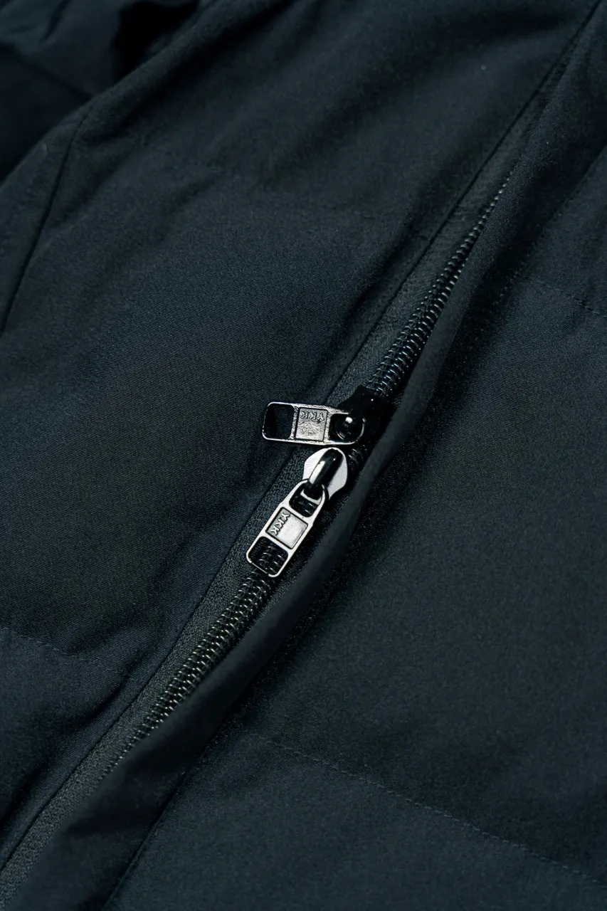 P820 official website synchronizes the top Canada Goose CANADA. GOOSE 42 models ❣️❣️❣️ The new expedition goose limited edition comes from the top domestic development team. It is currently the highest version on the market and in the country (there is no one). You can compare it at will. The top version exclusively for purchase must be high-quality. If there is a better product than mine, the clothes will be given to you. Analysis of the new expedition limited edition: (Trademark): For the chest LOGO, we use exclusively custom-dyed embroidery thread. The imported Behringer embroidery machine truly achieves 100% reproduction and is guaranteed to be completely consistent with ZP. The embroidery thread has zero color difference, the maple leaves are full and clear, and the details are perfect. Different from the crooked and fuzzy embroidery on the market, I honestly don’t know what kind of machine can embroider like this! A fake look! (We can guarantee that no one of our peers is more attentive and professional than us!) (Fabric): The new expedition model is made of exclusive high-end fabrics, abandoning the old expedition 21-count all-round fabric! The front piece is made of 18-count glue, and the back piece (sleeves) is made of a unique combination of pongee wool plaid, which restores the taste that ZP should have. It ensures the comfort and fit of the upper body while ensuring the 5-level cold protection index. It achieves the comfort of the fabric covering the mouth and the 5-level cold protection index of the old Expedition. The difference between market products can be seen at a glance. Cheap fabrics can be used to make sexy underwear, but forget about making down jackets! I really can’t do it without buying the original version and dismantling it! (Accessories): Spend a lot of money to develop private model customization, no matter the cost, as long as every detail is perfect! The original 1:1 mine buckle, the thorns on each buckle are very obvious! It took me 2 months to find the imported cuff ribbing. It is comfortable, warm and feels great! The original one-to-one molded landmine buckle/comma buckle/zipper embryo/four-button buckle/, washed label/dyed cuff thread/are all made with great care! It’s so different from the summer sock-like cuffs on the market that I can’t stand it! What is this! Different from the cheap male models used in the market! It looks too cheap, no contrast means no harm! Size: S-XXL